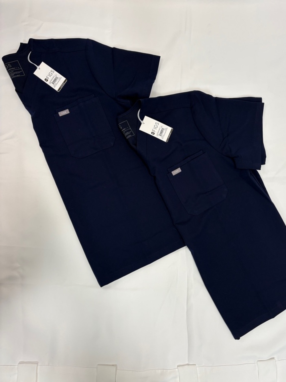 FIGS NAVY UNISEX MEDICAL SCRUB TOPS WITH CHEST POCKETS!!